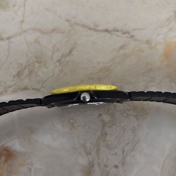 Vintage Gruen Sport Women's Date Watch Yellow Dial Working - Picture 7 of 10